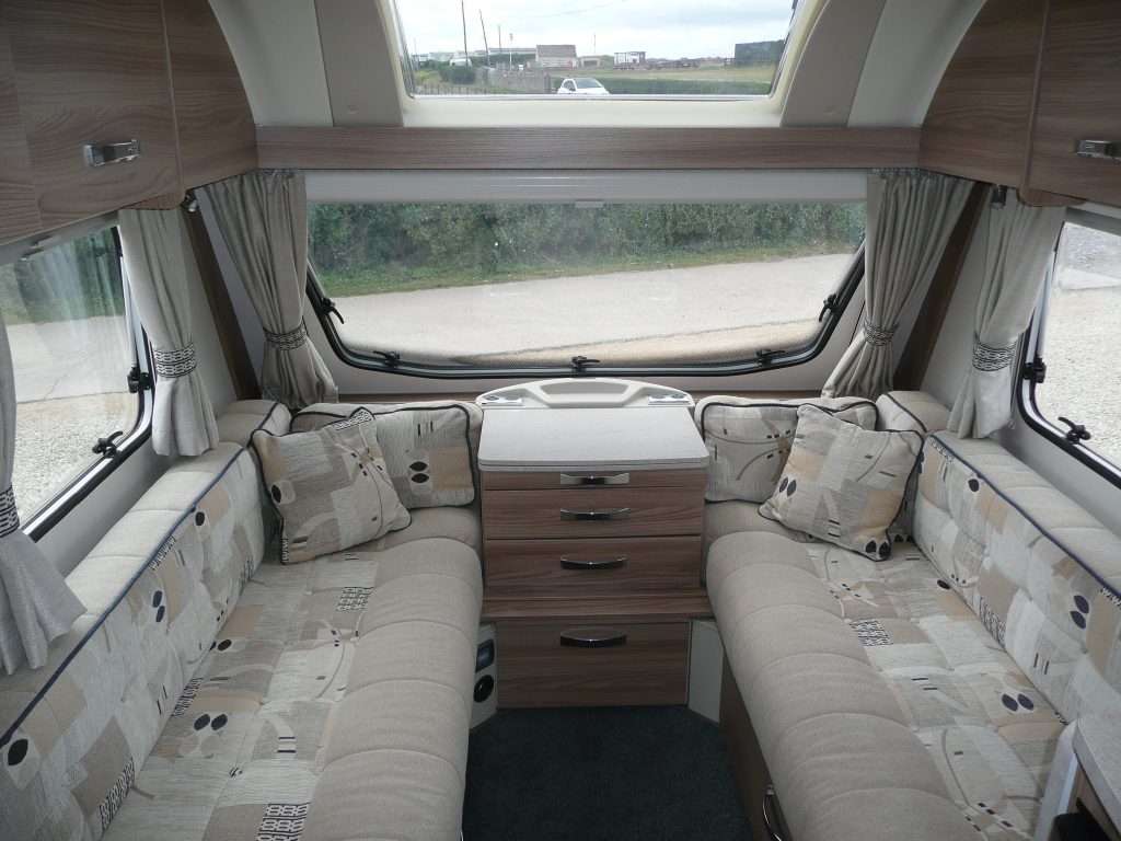 swift lifestlye lounge